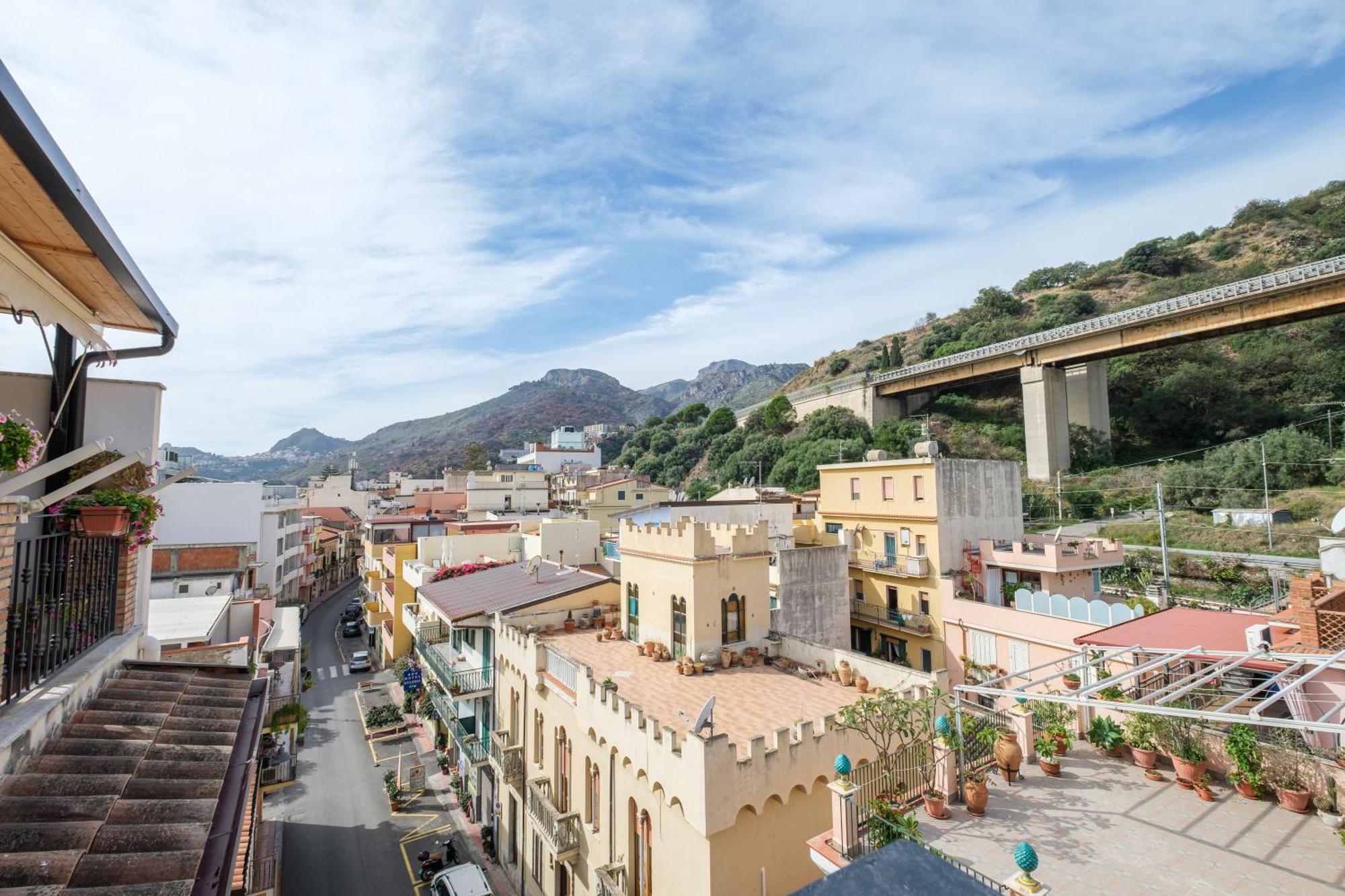Vila Casa Del Girasole Letojanni Exteriér fotografie